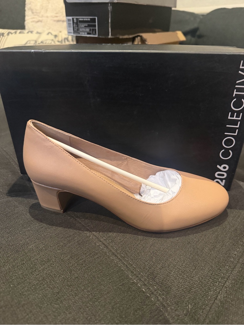 206 Collective Women’s Merritt Round Toe Block Heel Pump Shoes Nude Leather Sz 7